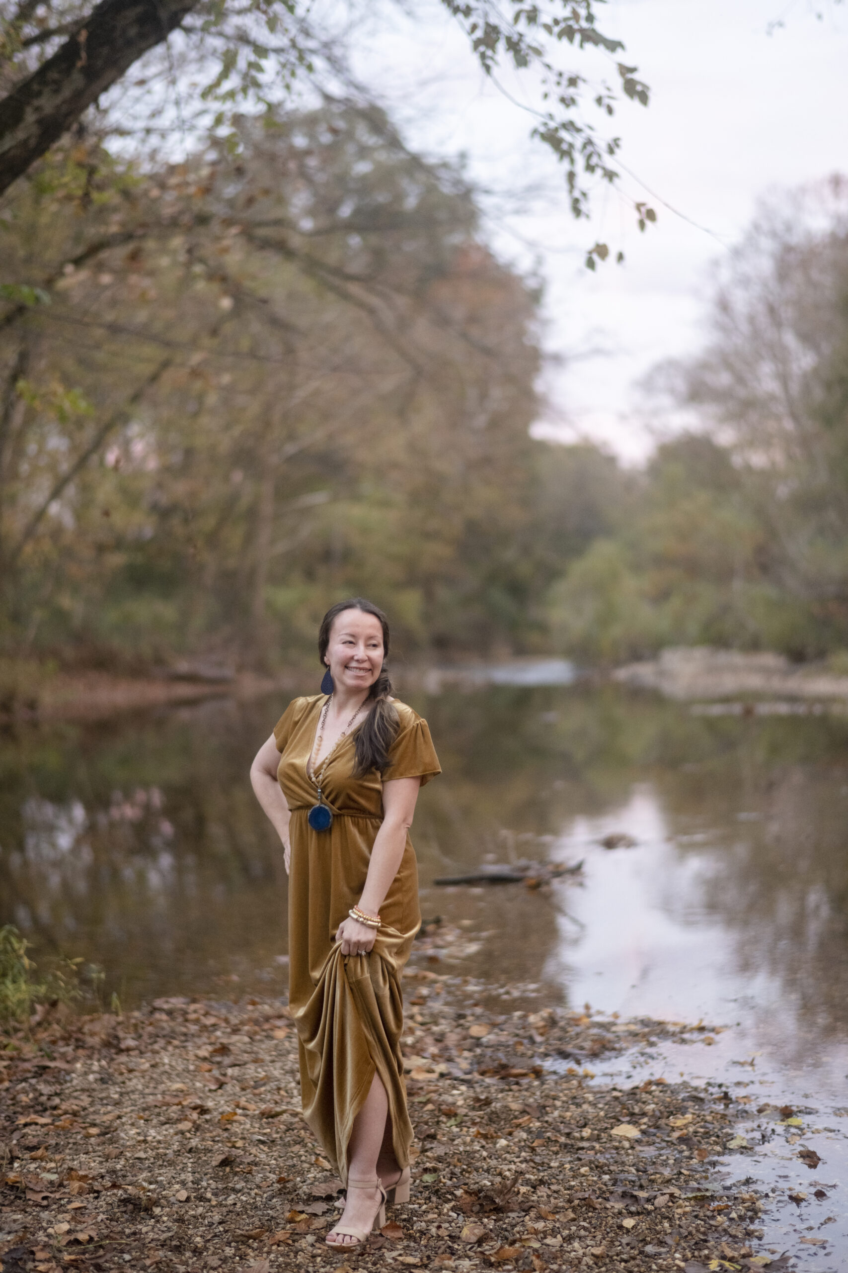 Arkansas blogger, Amy, standing in front of Saline River