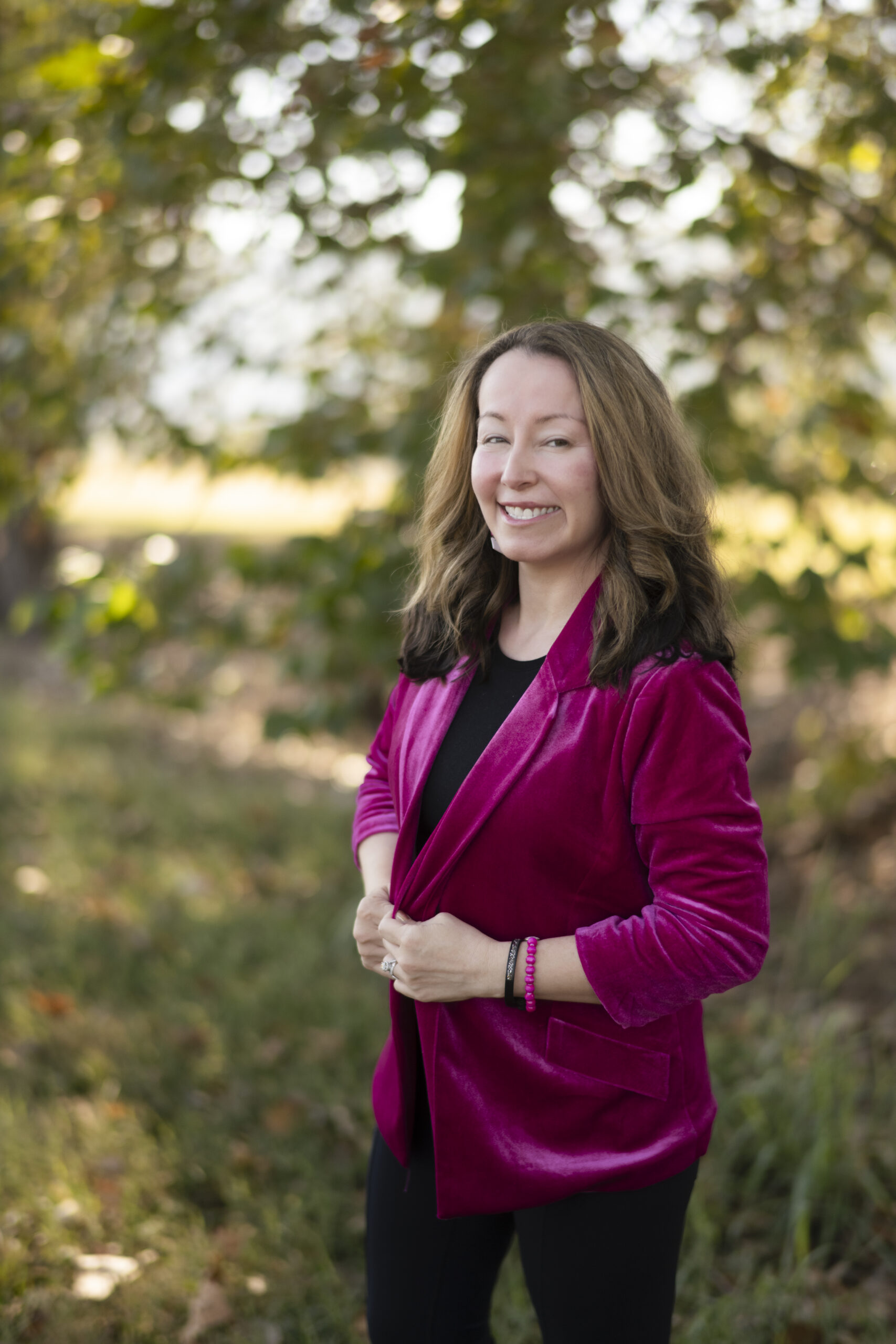 Arkansas blogger, Amy Gramlich, in pink blazer posing