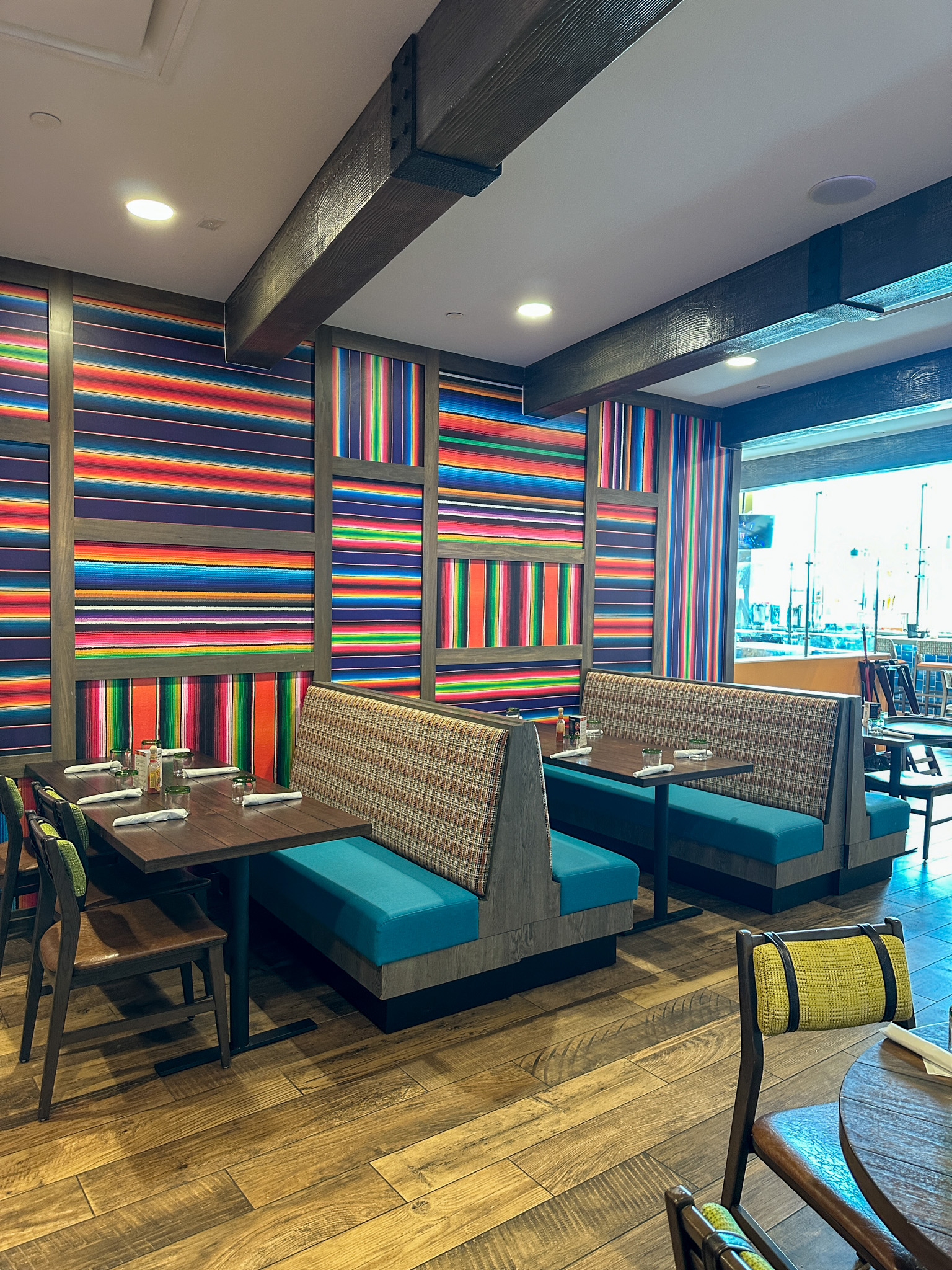 dining view for restaurant workers English post